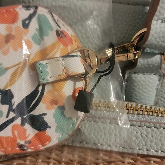 Nanette Lepore 3 piece set, bag, pouch, sunglass case, gift set - Picture 5 of 12